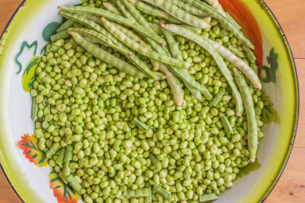 Southern Field Peas and Okra in bowl.