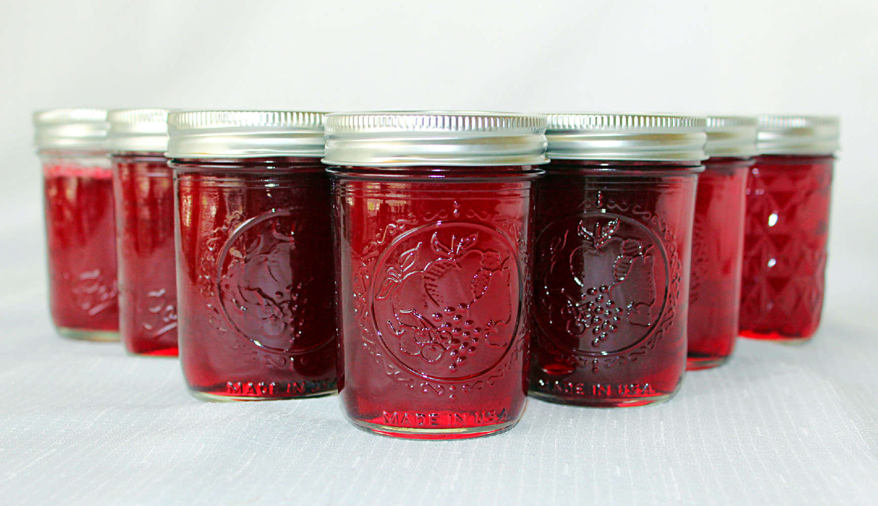 Muscadine Jelly in jars.