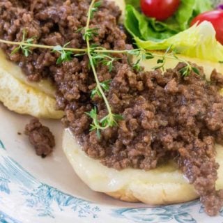 French onion burger o a plate